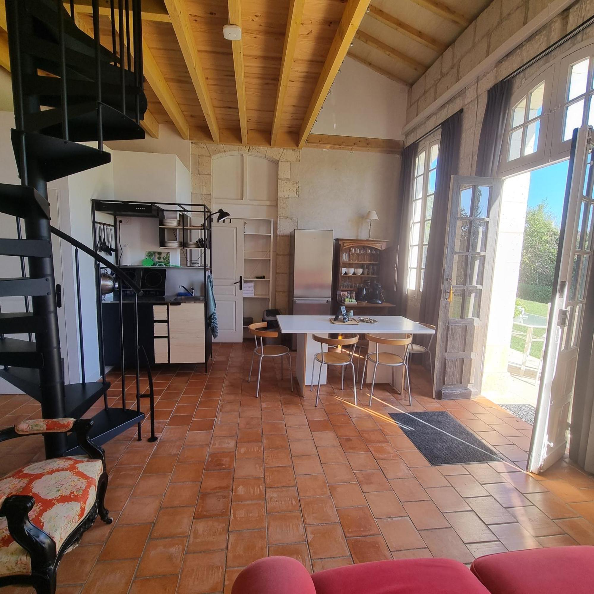 Chateau Neuf Le Desert Le Pizou Room photo
