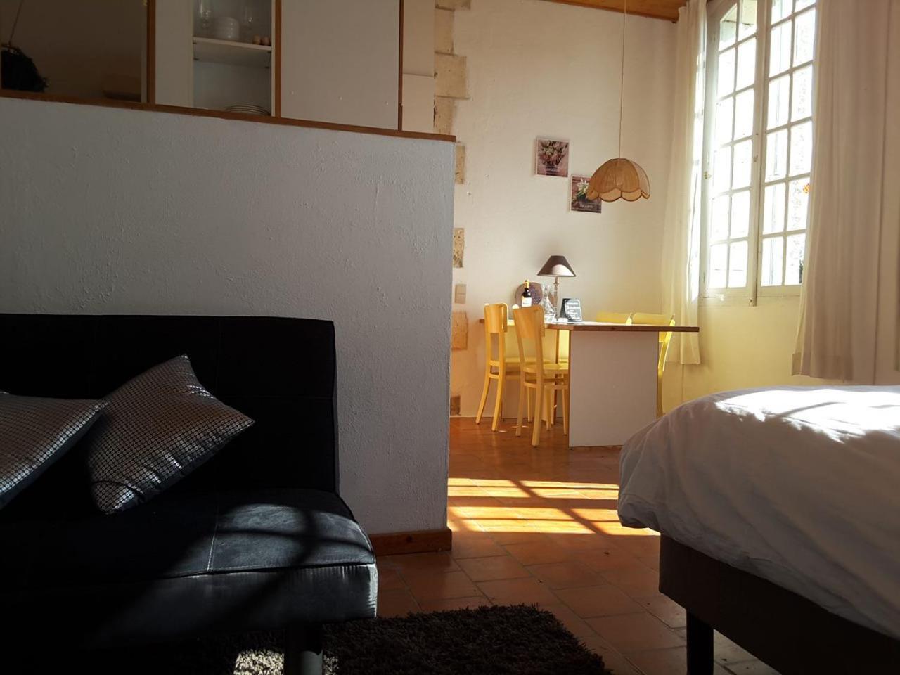 Chateau Neuf Le Desert Le Pizou Room photo